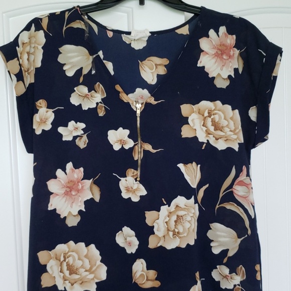 Top - Picture 2 of 2